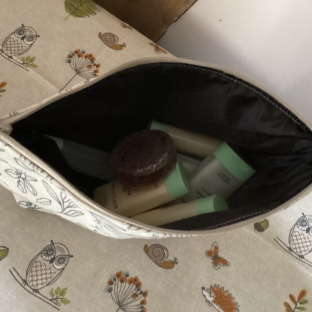 Medium Sized Cream Zipped Lined Durable Thick Fabric Make Up Bag/Pouch/Purse