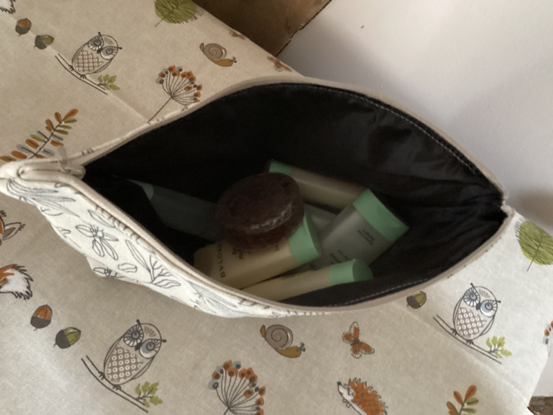 Medium Sized Cream Zipped Lined Durable Thick Fabric Make Up Bag/Pouch/Purse