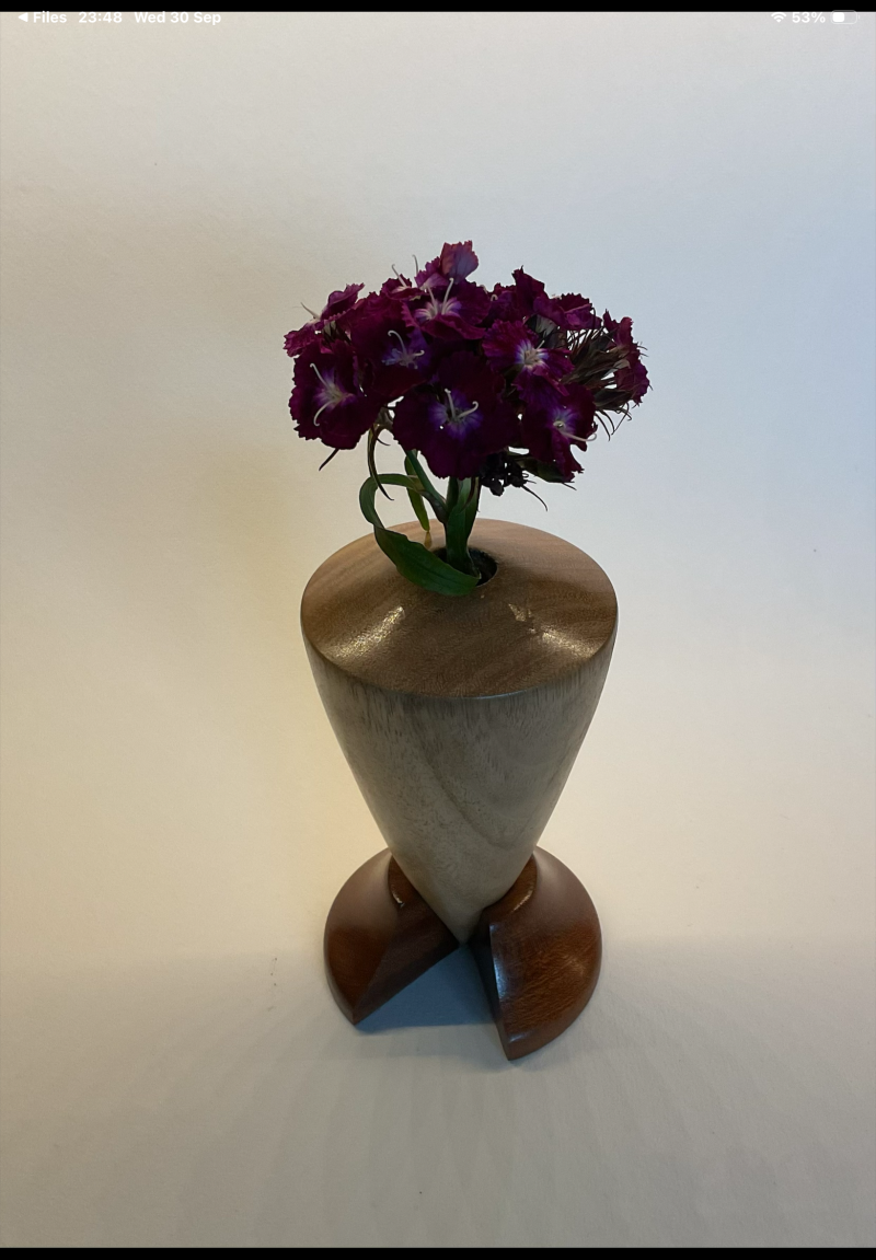 Bud vase art deco