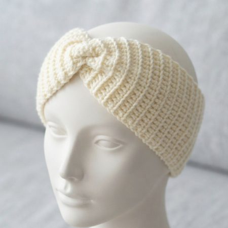 Handmade Crochet Twist Headband – Elegant Cream