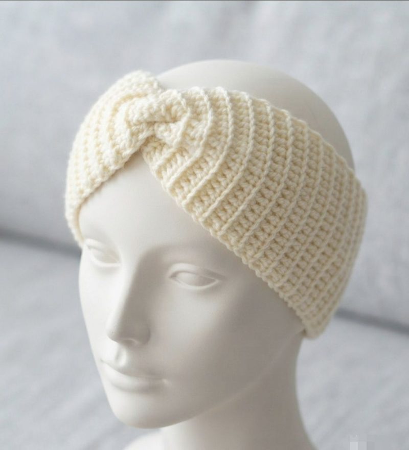 Handmade Crochet Twist Headband – Elegant Cream