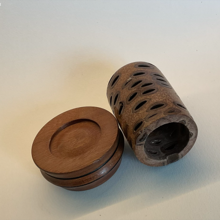 Cone incense burner