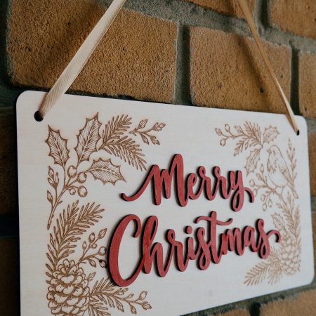 Robin Merry Christmas Wooden Hanging Sign – Engraved Woodland Plaque