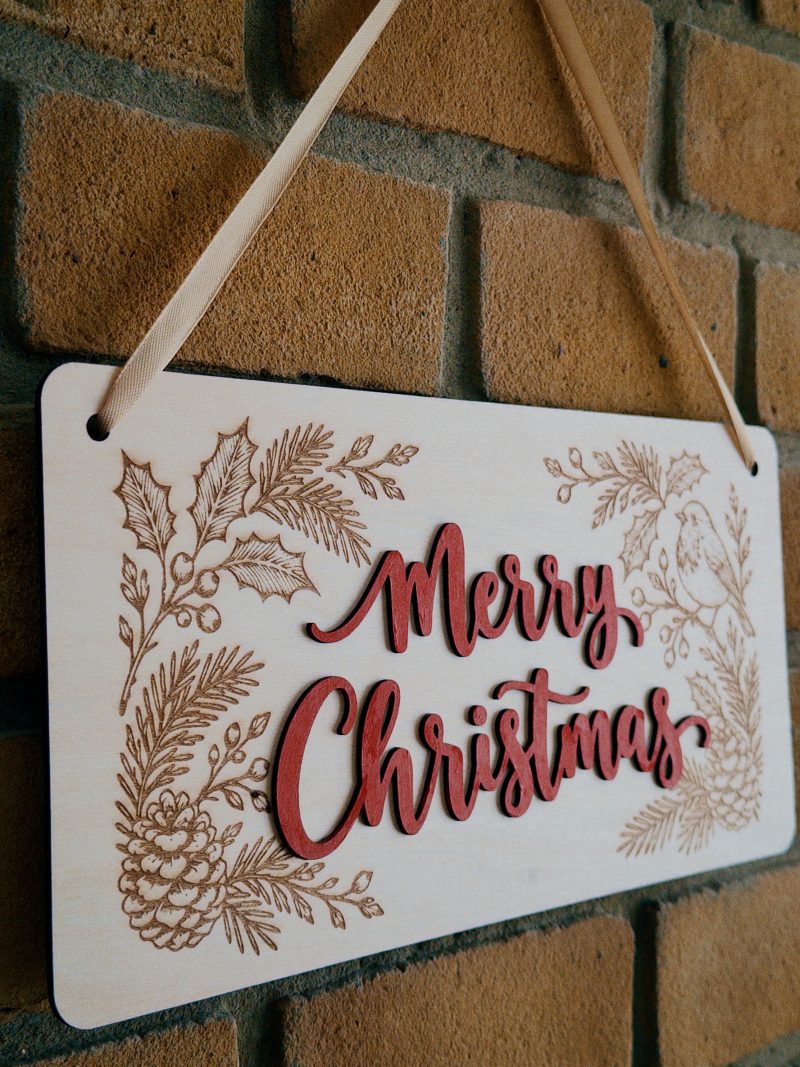 Robin Merry Christmas Wooden Hanging Sign – Engraved Woodland Plaque