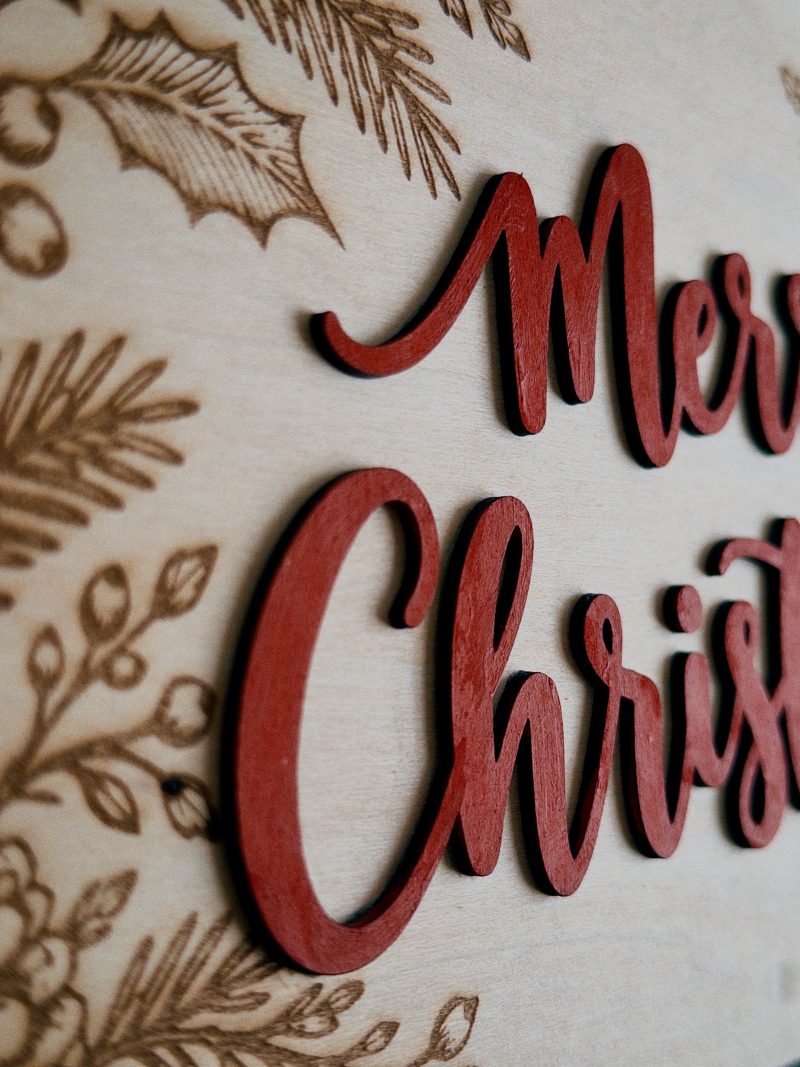 Robin Merry Christmas Wooden Hanging Sign – Engraved Woodland Plaque