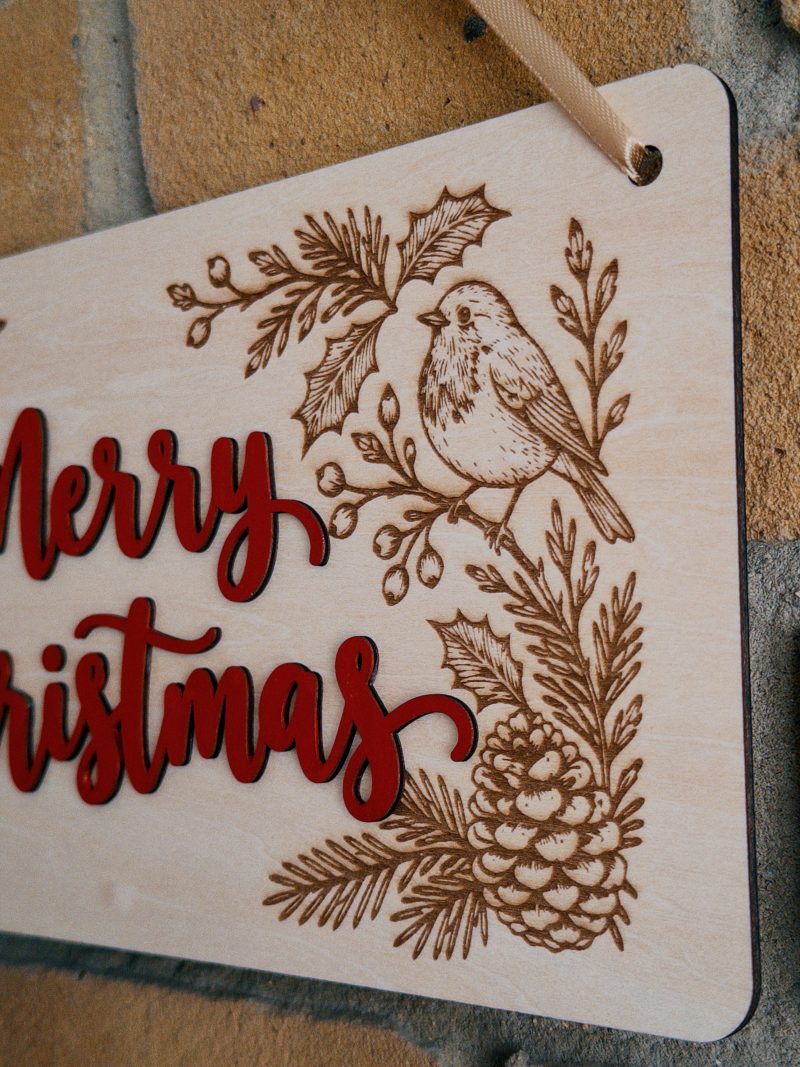 Robin Merry Christmas Wooden Hanging Sign – Engraved Woodland Plaque
