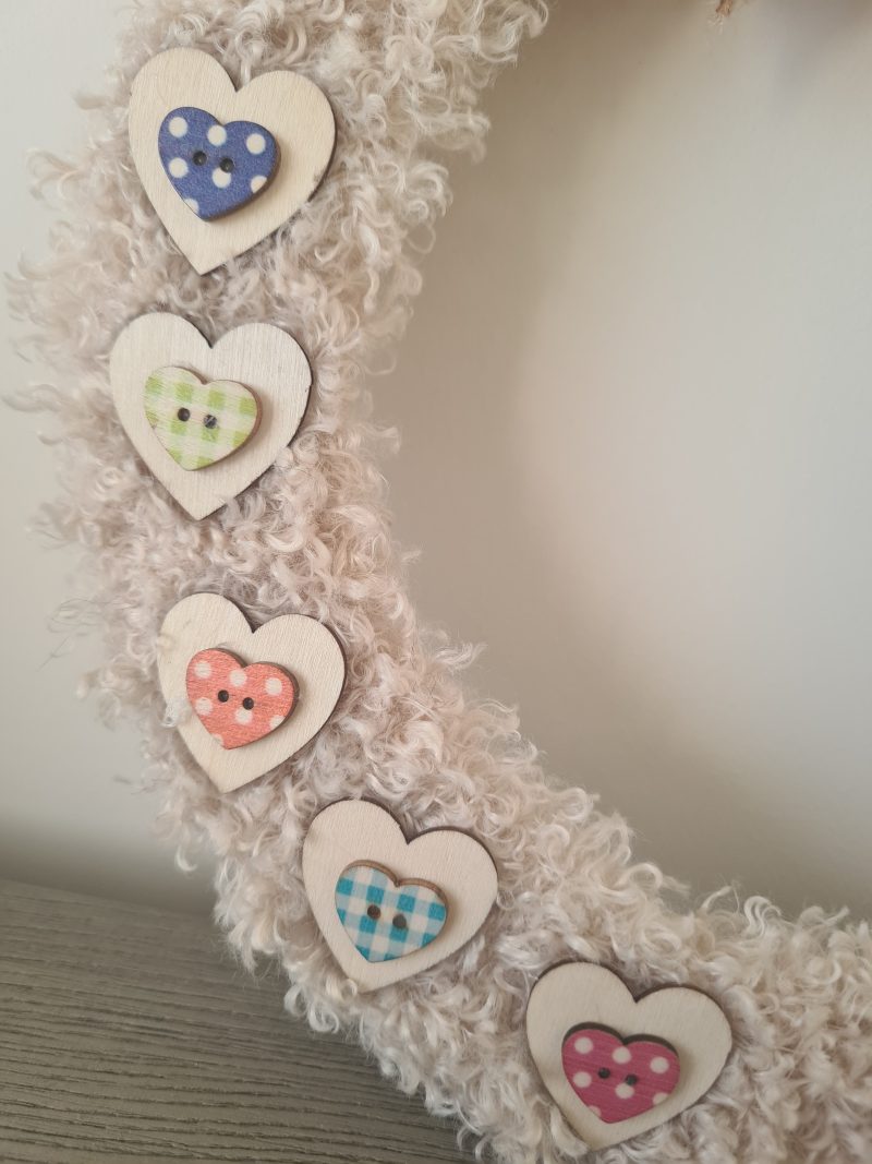 Handmade Beige Teddy Yarn Wreath 26cm Wooden Heart Decor & Hessian Bow
