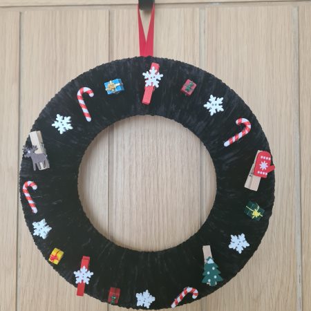 Black Yarn Wrapped Christmas Wreath 25cm Handmade Festive Decoration