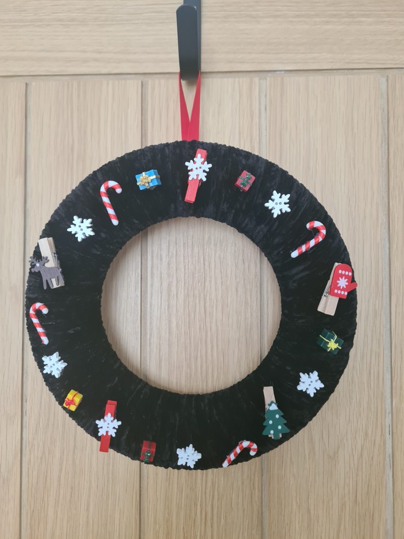 Black Yarn Wrapped Christmas Wreath 25cm Handmade Festive Decoration