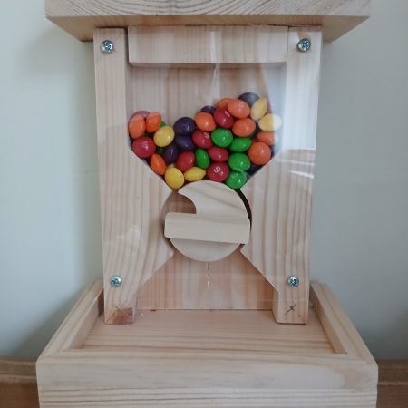 Sweet dispenser, made from natural 25redwood