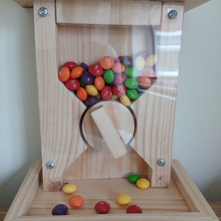 Sweet dispenser, made from natural 25redwood