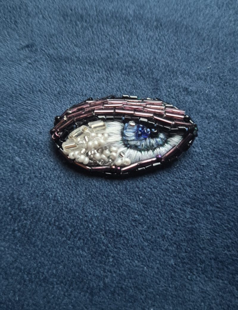 Shiny eye brooch