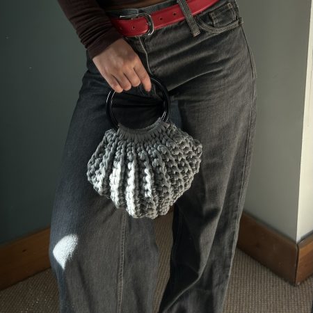 Chunky Crochet Shell Handbag – Handmade Grey T-Shirt Yarn Bag with Black Round Handles