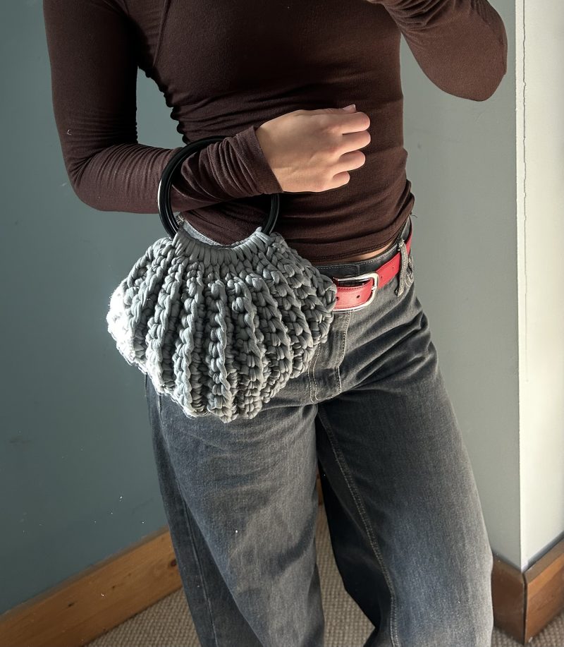 Chunky Crochet Shell Handbag – Handmade Grey T-Shirt Yarn Bag with Black Round Handles