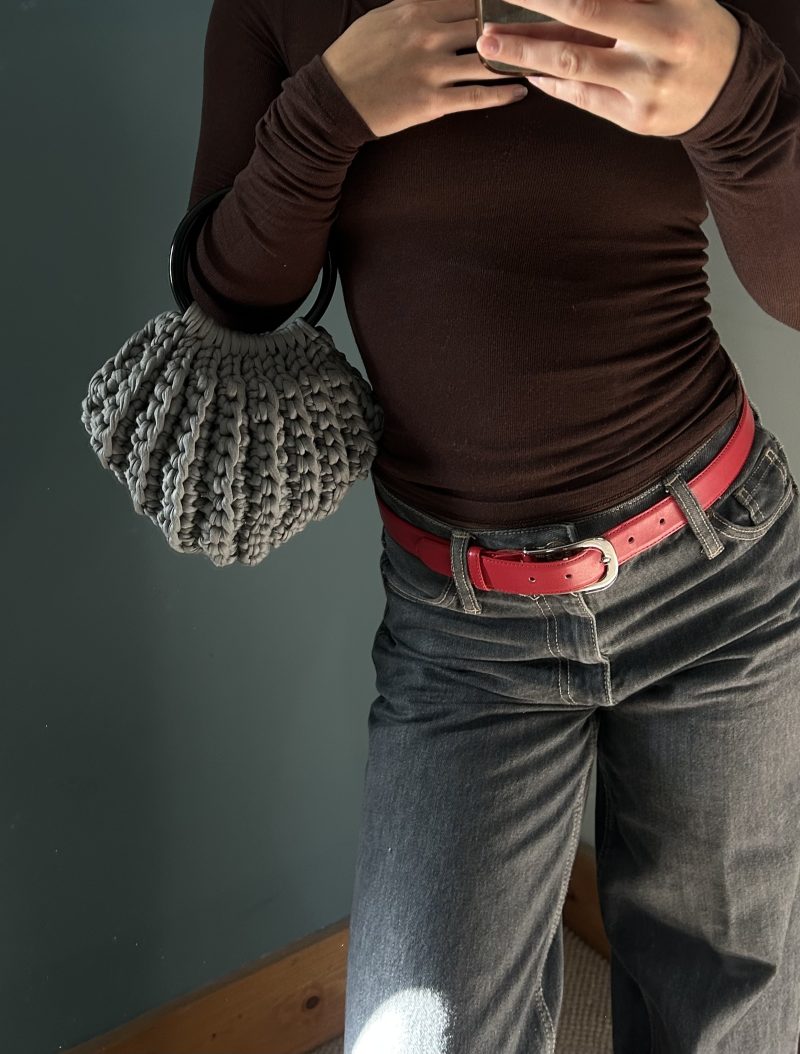 Chunky Crochet Shell Handbag – Handmade Grey T-Shirt Yarn Bag with Black Round Handles