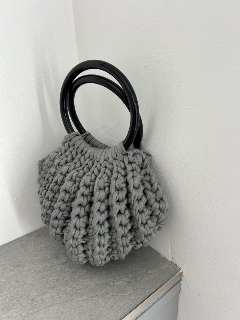 Chunky Crochet Shell Handbag – Handmade Grey T-Shirt Yarn Bag with Black Round Handles