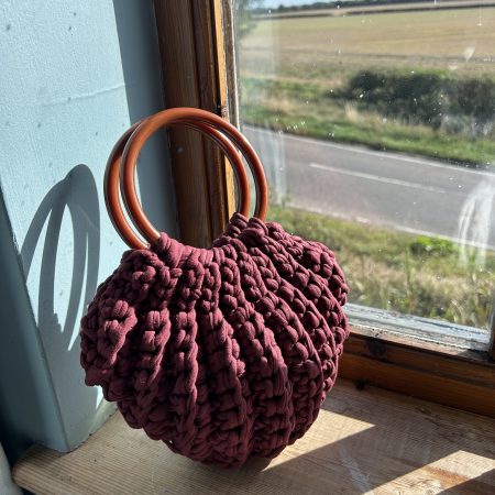 Chunky Crochet Shell Handbag – Handmade Maroon Burgundy T-Shirt Yarn Bag with Brown Round Handles