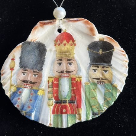 Shell-shaped Christmas ornament, decoupage resin