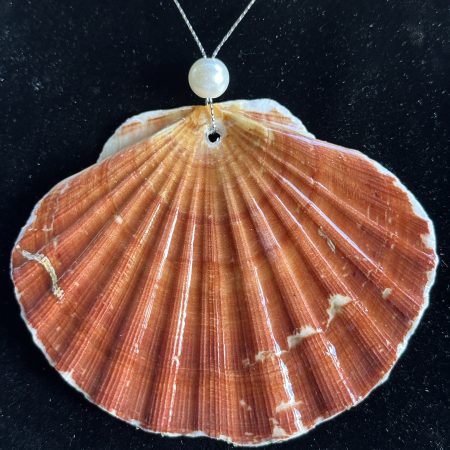 Shell-shaped Christmas ornament, decoupage resin