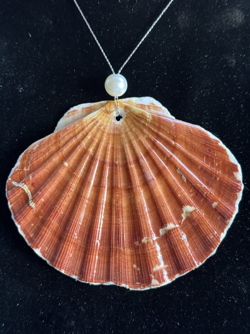 Shell-shaped Christmas ornament, decoupage resin