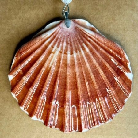 Shell-shaped Christmas ornament, decoupage and resin