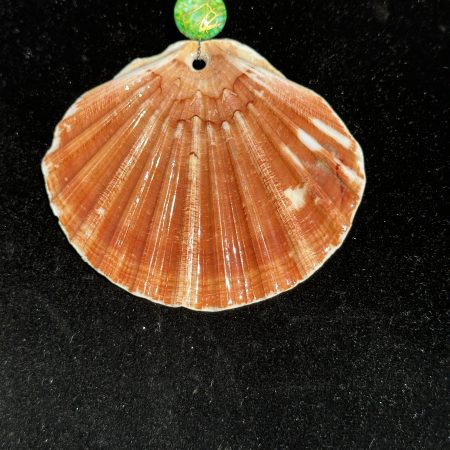 Shell-shaped Christmas ornament with decoupage and resin