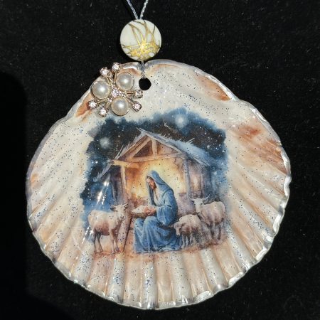 Shell Christmas ornament with hanging feature