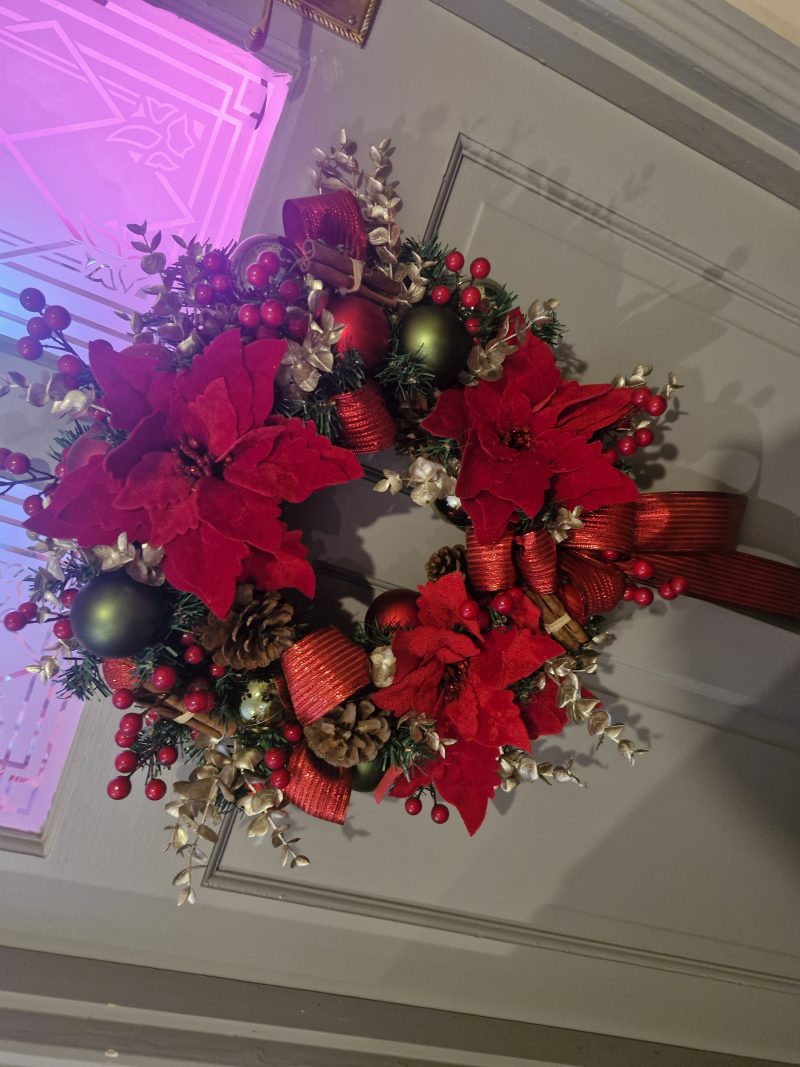 Tradional Christmas Wreath 40cm