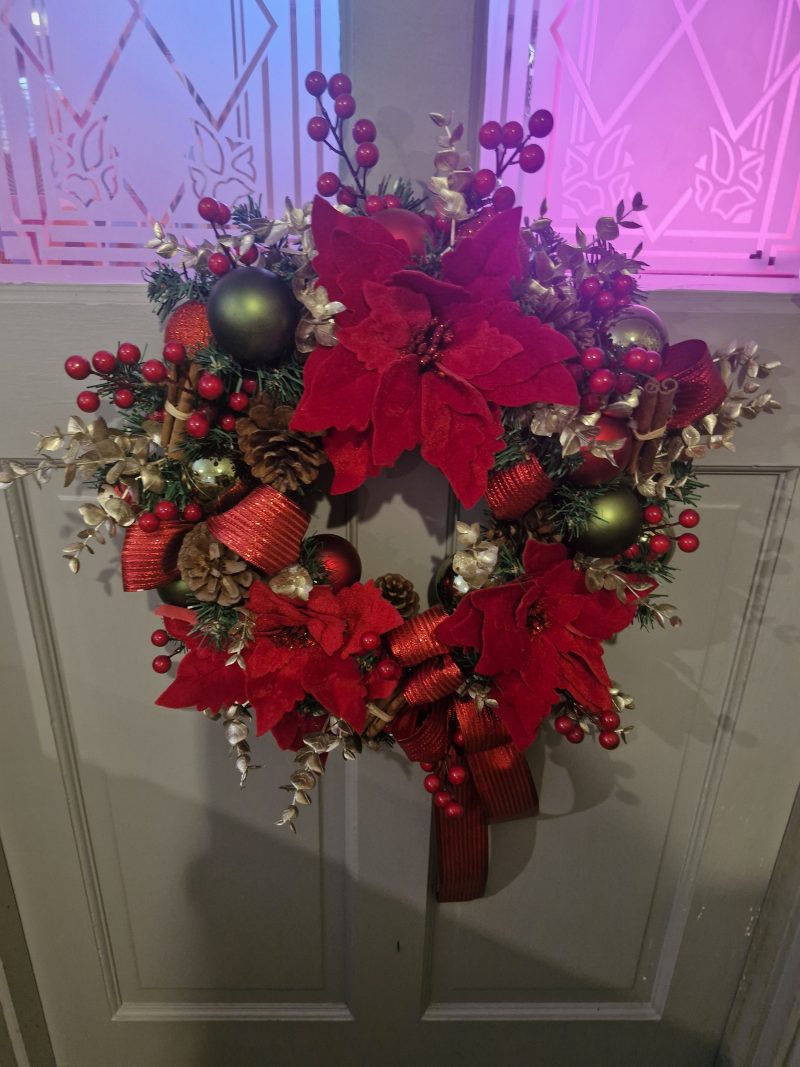 Tradional Christmas Wreath 40cm