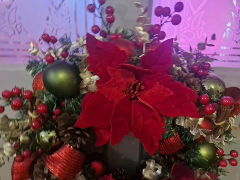 Tradional Christmas Wreath 40cm