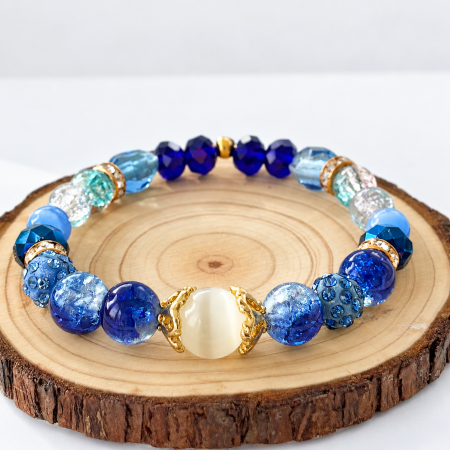 Blue glass beaded stretch bracelet with white cat's eye